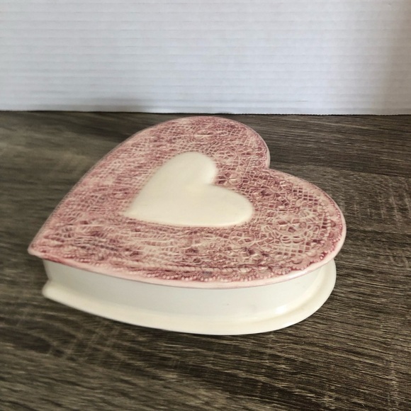 Handmade Heart-Shaped Box with Lace Design - Picture 8 of 12